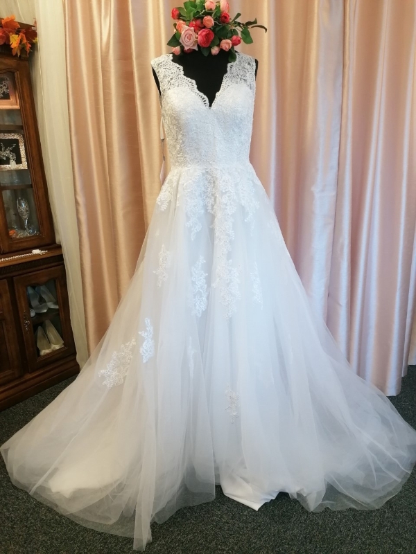 Gallery image 3: Blue & Sixpence Bridal