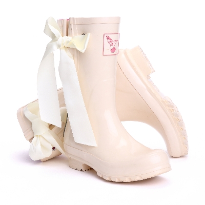 Winter wedding wellies