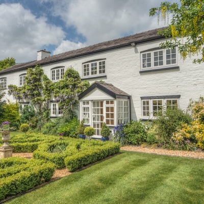 Pear Tree Farm is a charming country cottage standing in landscaped gardens
