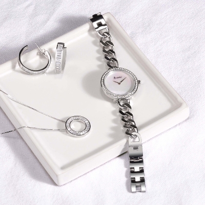 Accurist and jeweller Sarah Alexander announce collaboration