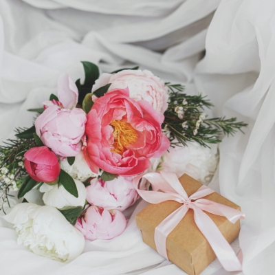 HOW MUCH SHOULD YOU REALLY GIFT AT WEDDINGS IN 2025?