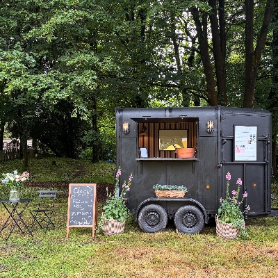 Wedding News: The Fizz Foundry Brings Bubbles and Style to Your Big Day