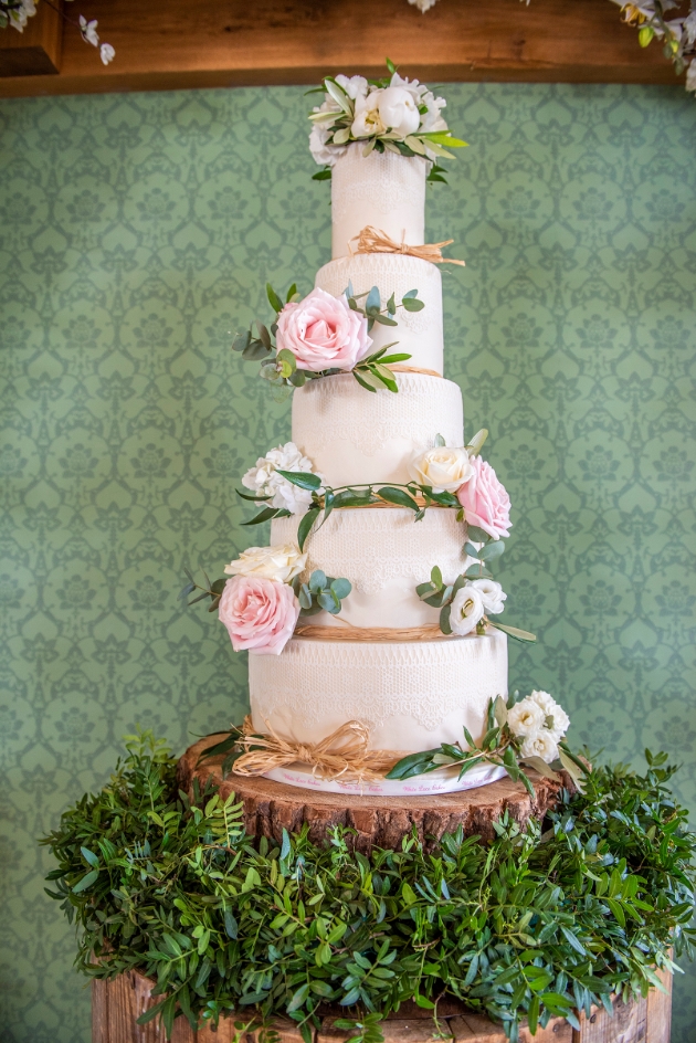 Discover how to personalise your big-day bake with Cheshire wedding cake supplier: Image 1