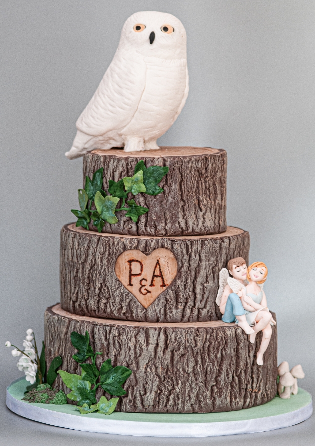 Tie your wedding theme into the big-day bake: Image 6