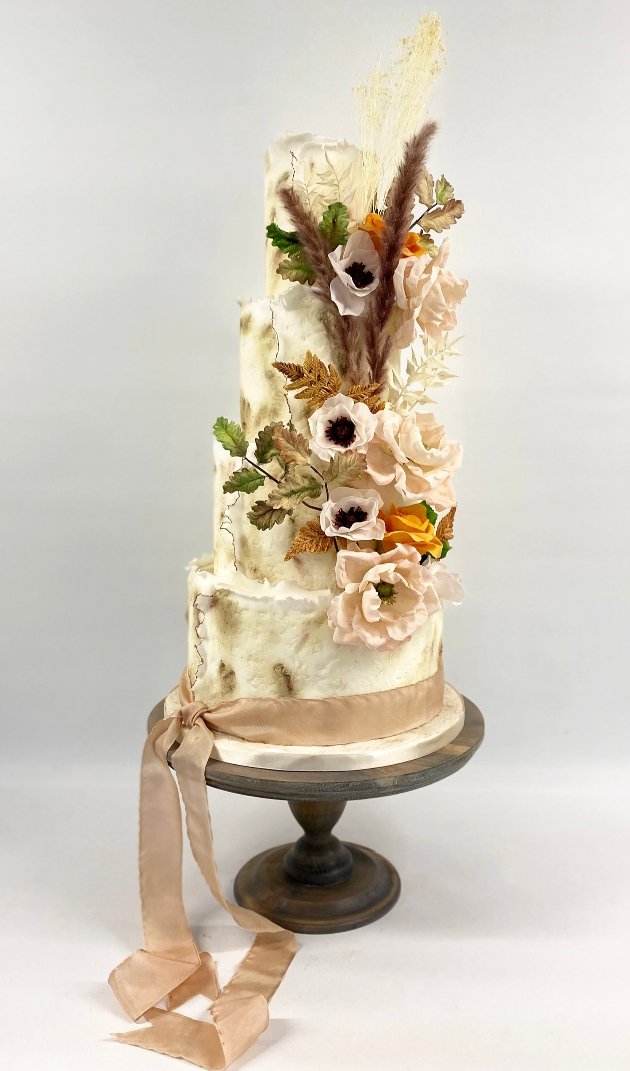 Textured autumnal weddingcake