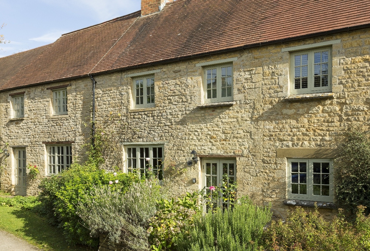 traditional terrace cottage with garden
