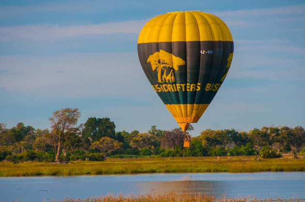 hot air balloon on safari