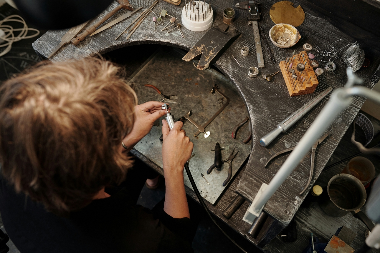 jewellery making a wedding band