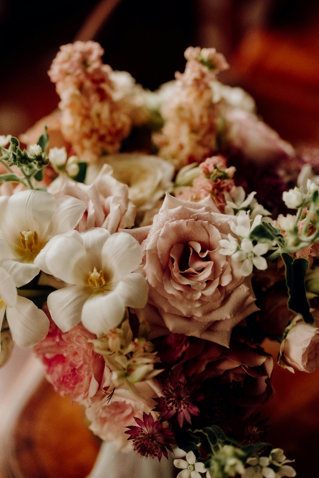 BOUQUET IN SOFT AUTUMNAL HUES