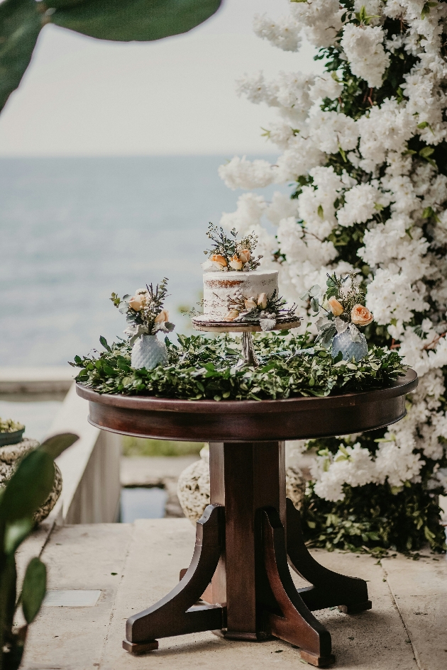 wedding cake display table