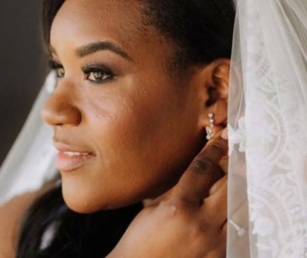 bride wearing drop earrings from Wongs Jewellers